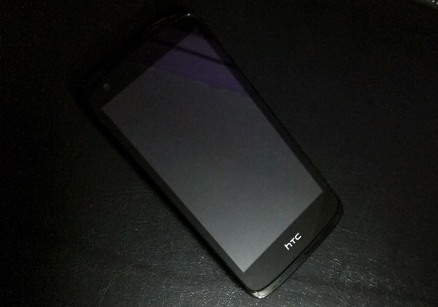 HTC 526G+ Dimensions and Display