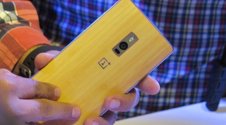 One plus 2 wooden back cover display